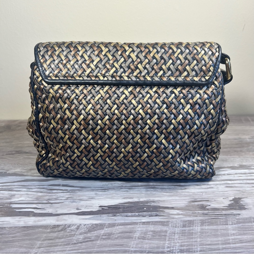Elegant Woven Crossbody Bag with Tassel - REMARKABLE! - Picture 3 of 14